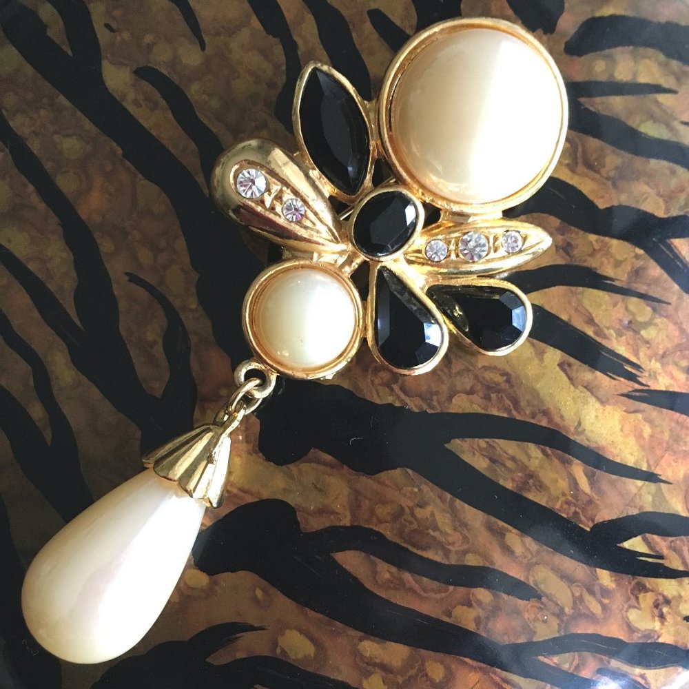 Classy Vintage Cabochon and Rhinestone Brooch with Teardrop Dangle